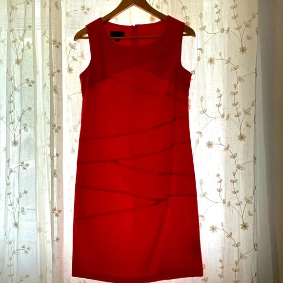 Orangey Red sheath dress with flattering cut - Picture 1 of 6
